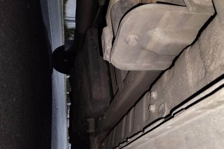 Used SAIC MAXUS Xintu V80 2014 2.5T Aotuntong Short Wheelbase Mid-Roof Model Chassis Rear Right