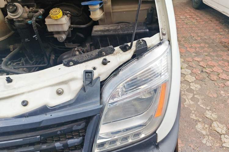 Used SAIC MAXUS Xintu V80  Engine Bay Left