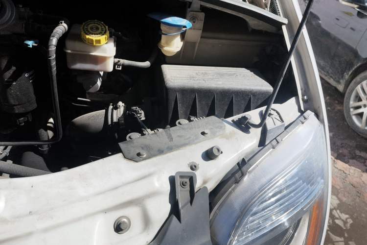 Used SAIC MAXUS Xintu V80  Engine Bay Left