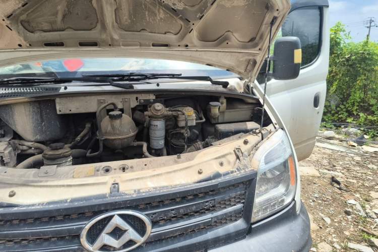 Used SAIC MAXUS Xintu V80 2014 2.5T Aotuntong Short Wheelbase Mid-Roof Model Engine Bay Left