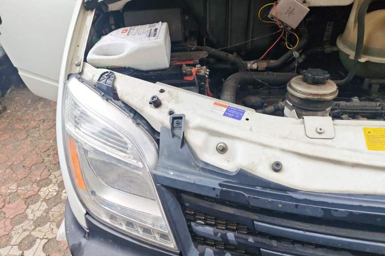 Used SAIC MAXUS Xintu V80  Engine Bay Right