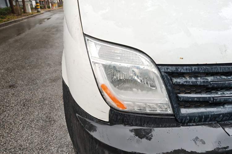 Used SAIC MAXUS Xintu V80 2014 2.5T Aotuntong Long Wheelbase Mid-Roof Model Exterior 3