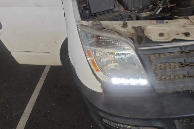 Used SAIC MAXUS Xintu V80 2014 2.5T Aotuntong Long Wheelbase Mid-Roof Model Exterior 6