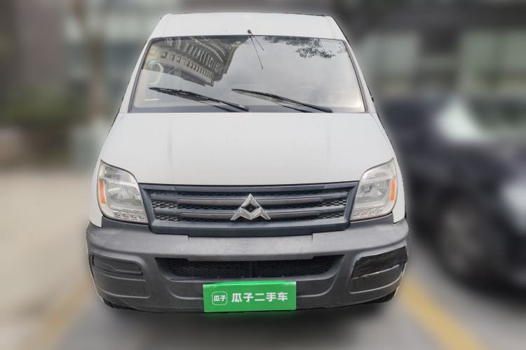 Used SAIC MAXUS Xintu V80 2014 2.5T Aotuntong Short Wheelbase Mid-Roof Model Front
