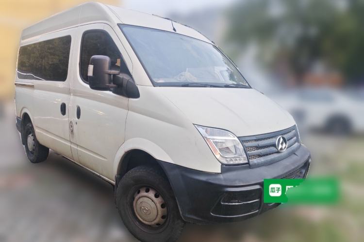 Used SAIC MAXUS Xintu V80 2014 2.5T Aotuntong Short Wheelbase Mid-Roof Model Front Right 45 Deg