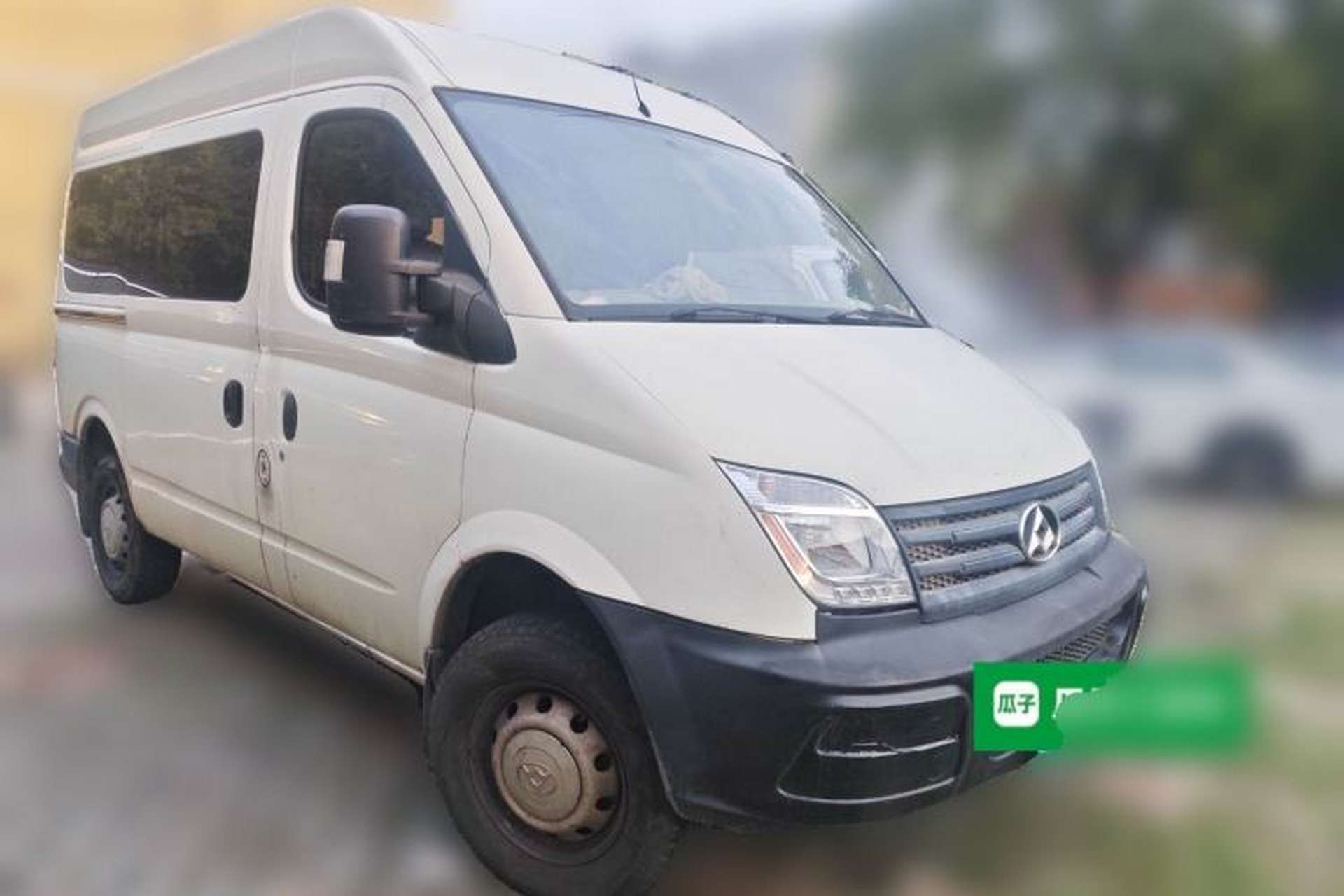 Used SAIC MAXUS Xintu V80 2014 2.5T Aotuntong Short Wheelbase Mid-Roof Model Front Right 45 Deg
