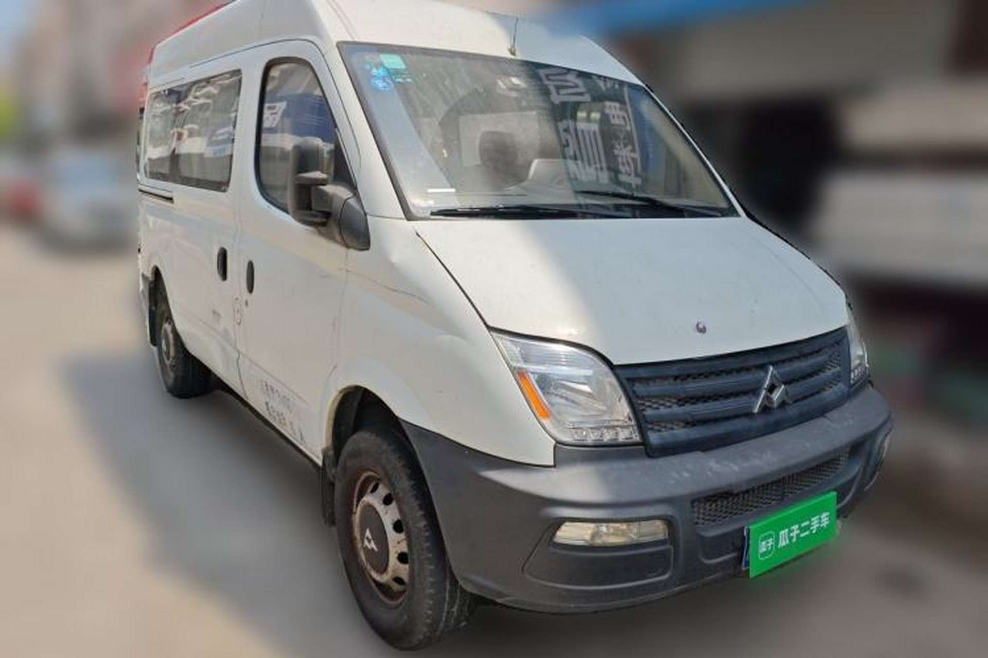 Used SAIC MAXUS Xintu V80 2014 2.5T Aotuntong Short Wheelbase Mid-Roof Model Front Right 45 Deg