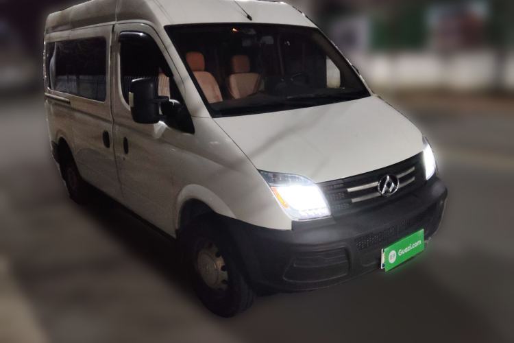 Used SAIC MAXUS Xintu V80 2014 2.5T Aotuntong Short Wheelbase Mid-Roof Model Front Right 45 Deg