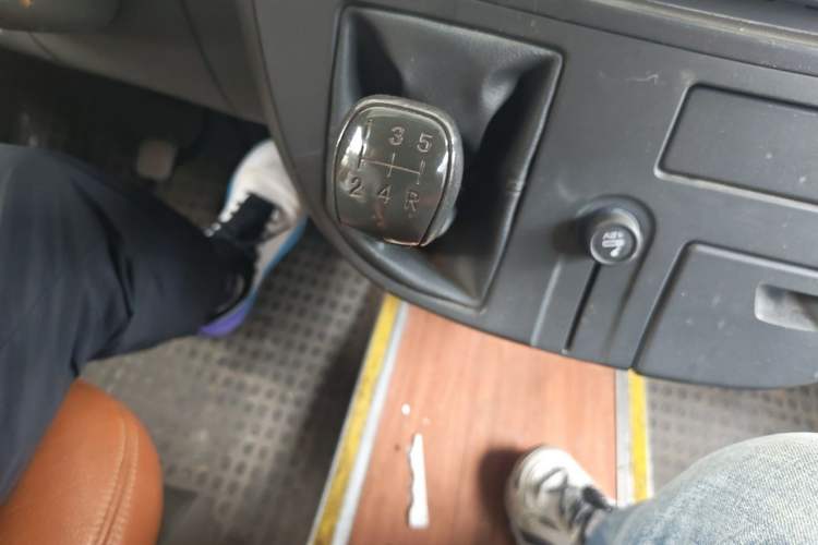 Used SAIC MAXUS Xintu V80  Gear Lever