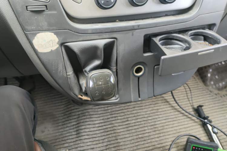 Used SAIC MAXUS Xintu V80 2014 2.5T Aotuntong Short Wheelbase Mid-Roof Model Gear Lever