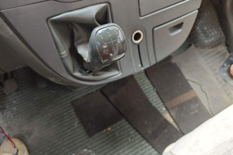 Used SAIC MAXUS Xintu V80 2014 2.5T Aotuntong Short Wheelbase Mid-Roof Model Gear Lever