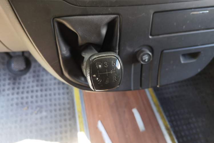 Used SAIC MAXUS Xintu V80  Gear Lever