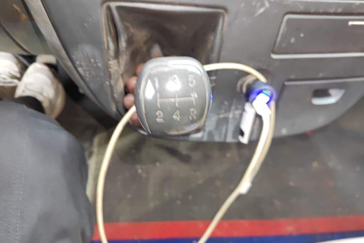 Used SAIC MAXUS Xintu V80 2014 2.5T Aotuntong Short Wheelbase Mid-Roof Model Gear Lever