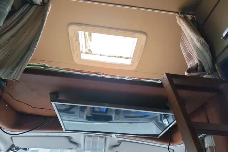 Used SAIC MAXUS Xintu V80  Headliner