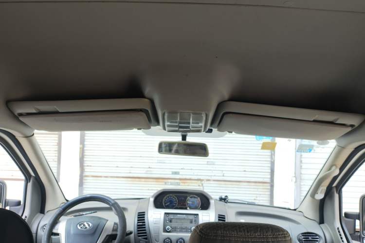 Used SAIC MAXUS Xintu V80 2014 2.5T Aotuntong Short Wheelbase Mid-Roof Model Headliner