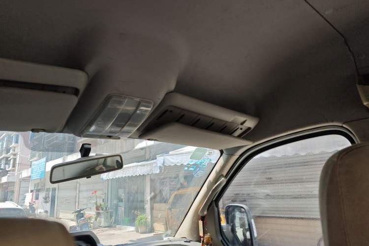 Used SAIC MAXUS Xintu V80 2014 2.5T Aotuntong Short Wheelbase Mid-Roof Model Headliner
