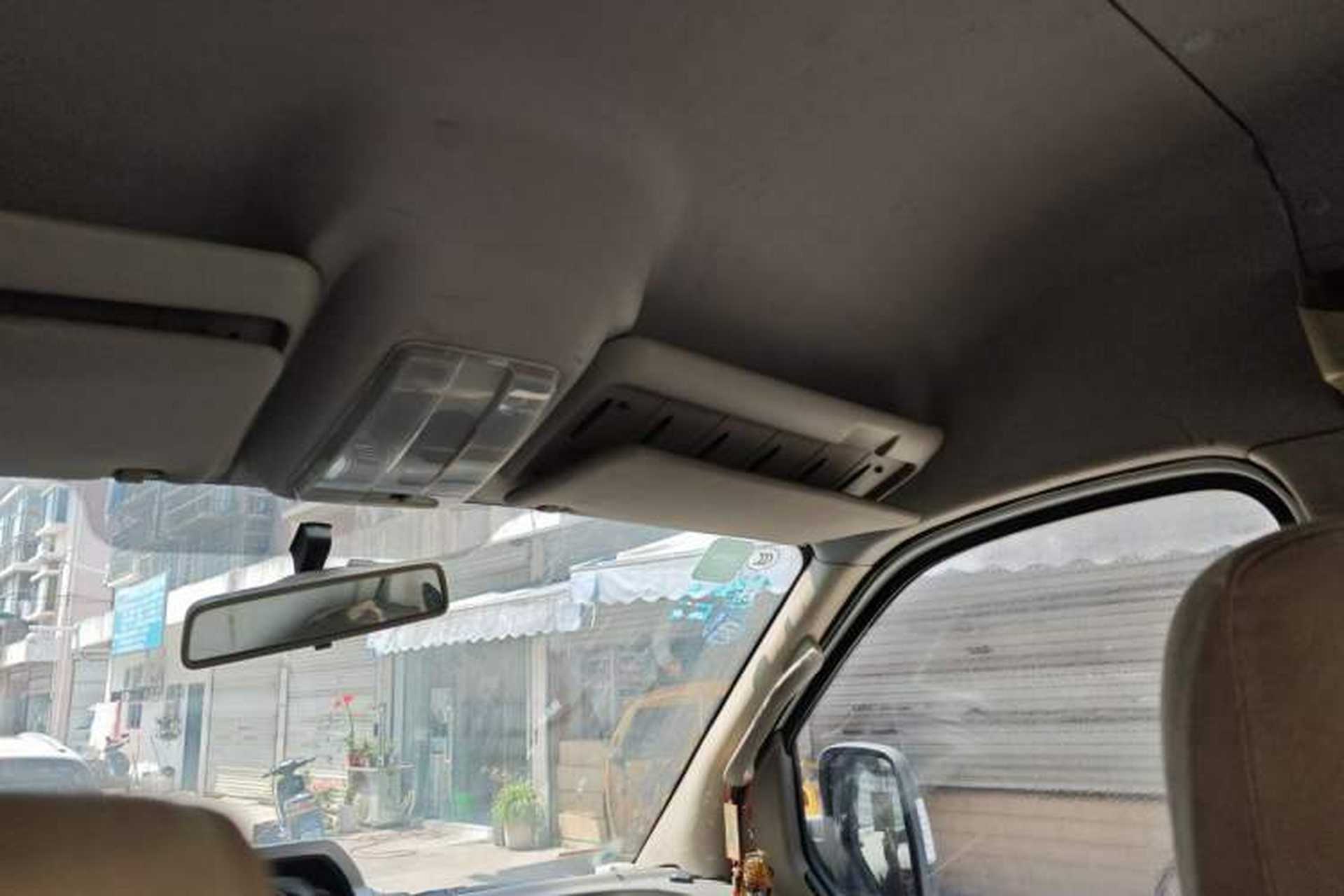 Used SAIC MAXUS Xintu V80 2014 2.5T Aotuntong Short Wheelbase Mid-Roof Model Headliner