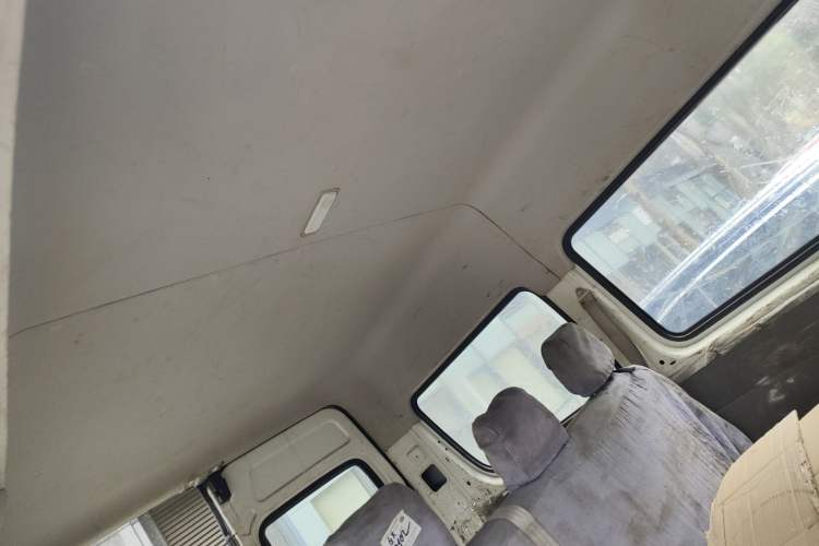 Used SAIC MAXUS Xintu V80 2014 2.5T Aotuntong Short Wheelbase Mid-Roof Model Headliner