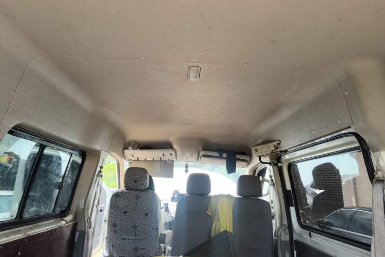 Used SAIC MAXUS Xintu V80 2014 2.5T Aotuntong Short Wheelbase Mid-Roof Model Headliner