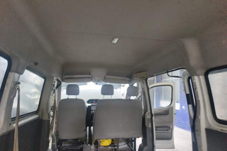 Used SAIC MAXUS Xintu V80 2014 2.5T Aotuntong Short Wheelbase Mid-Roof Model Headliner
