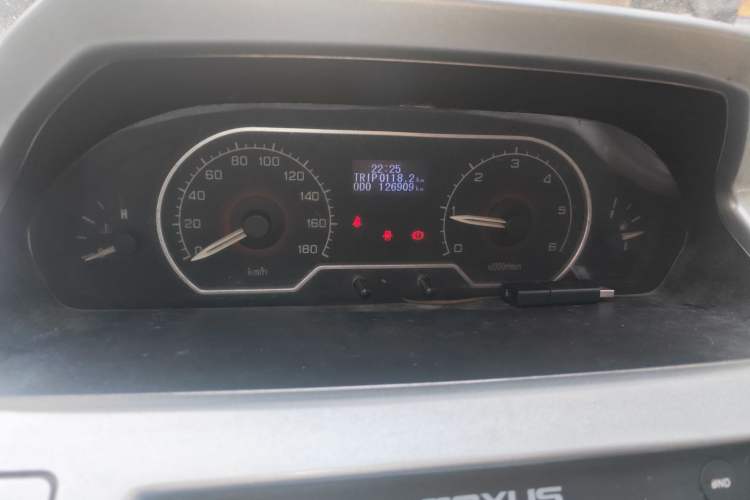 Used SAIC MAXUS Xintu V80 2014 2.5T Aotuntong Short Wheelbase Mid-Roof Model Instrument Cluster