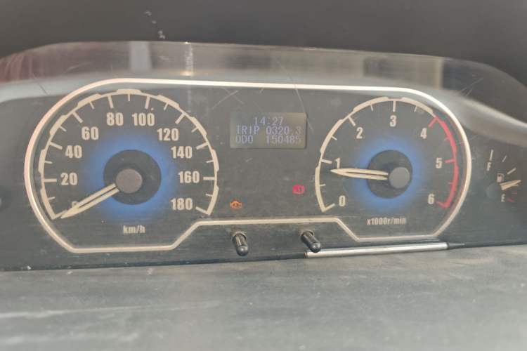 Used SAIC MAXUS Xintu V80 2014 2.5T Aotuntong Short Wheelbase Mid-Roof Model Instrument Cluster