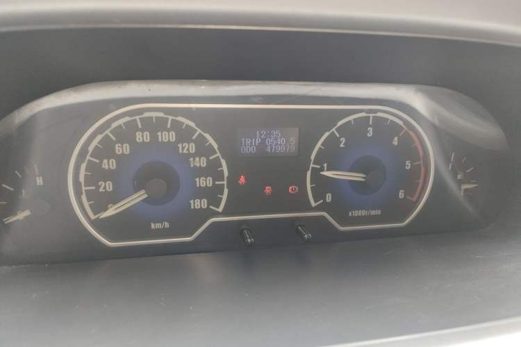 Used SAIC MAXUS Xintu V80 2014 2.5T Aotuntong Short Wheelbase Mid-Roof Model Instrument Cluster
