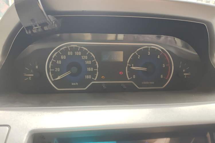 Used SAIC MAXUS Xintu V80 2014 2.5T Aotuntong Short Wheelbase Mid-Roof Model Instrument Cluster