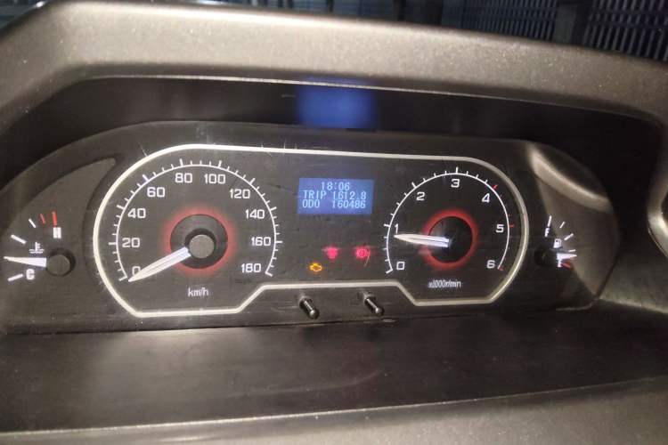 Used SAIC MAXUS Xintu V80 2014 2.5T Aotuntong Short Wheelbase Mid-Roof Model Instrument Cluster