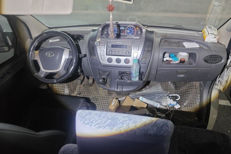 Used SAIC MAXUS Xintu V80 2014 2.5T Aotuntong Long Wheelbase Mid-Roof Model Interior 2