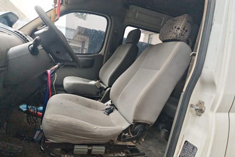 Used SAIC MAXUS Xintu V80 2014 2.5T Aotuntong Long Wheelbase Mid-Roof Model Left Front Seat