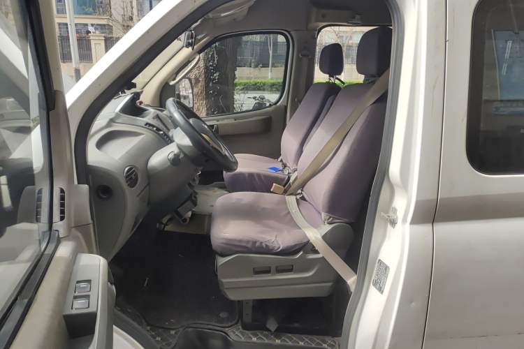 Used SAIC MAXUS Xintu V80 2014 2.5T Aotuntong Short Wheelbase Mid-Roof Model Left Front Seat
