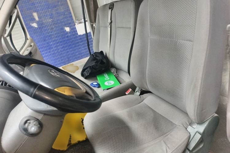 Used SAIC MAXUS Xintu V80 2014 2.5T Aotuntong Short Wheelbase Mid-Roof Model Left Front Seat