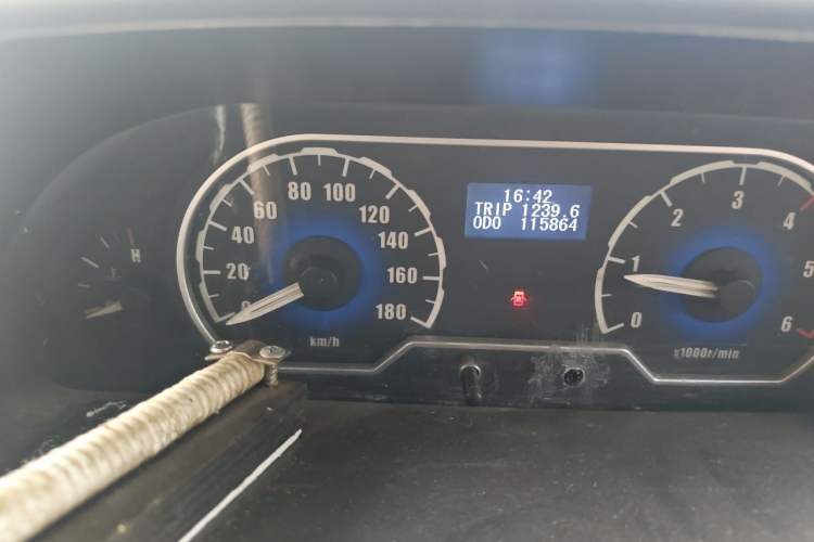 Used SAIC MAXUS Xintu V80  Odometer Close Up