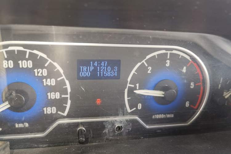 Used SAIC MAXUS Xintu V80  Odometer Close Up