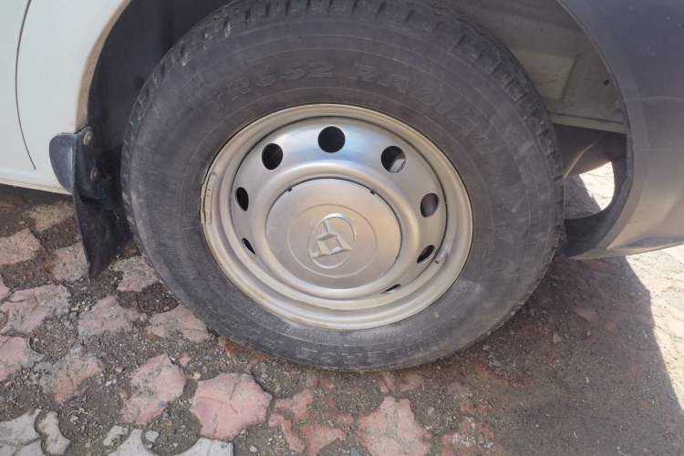 Used SAIC MAXUS Xintu V80  Right Front Wheel Hub