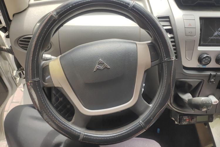 Used SAIC MAXUS Xintu V80 2014 2.5T Aotuntong Short Wheelbase Mid-Roof Model Steering Wheel