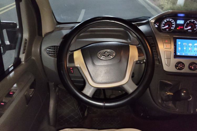 Used SAIC MAXUS Xintu V80 2014 2.5T Aotuntong Short Wheelbase Mid-Roof Model Steering Wheel