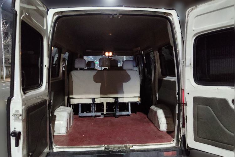 Used SAIC MAXUS Xintu V80 2014 2.5T Aotuntong Short Wheelbase Mid-Roof Model Trunk