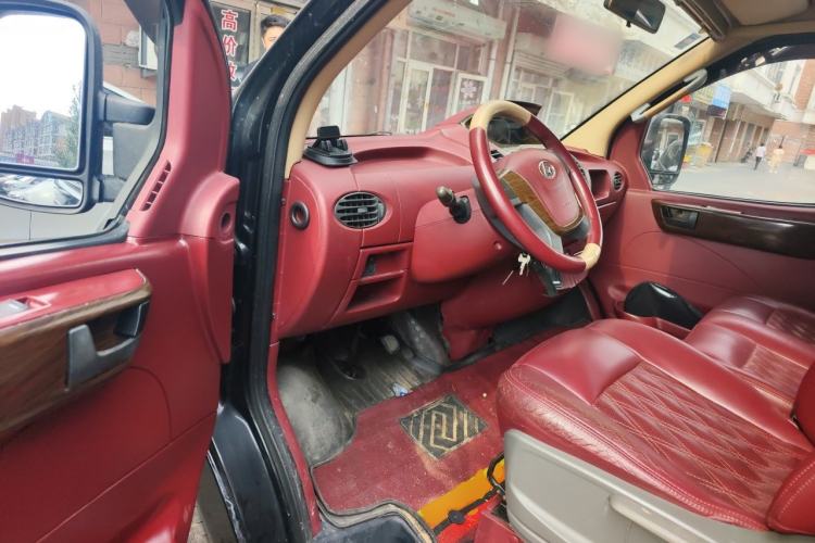 Used SAIC MAXUS Xintu V80 2015 2.5T Manual Aoyuntong Version Short Wheelbase Low Roof Driver Seat