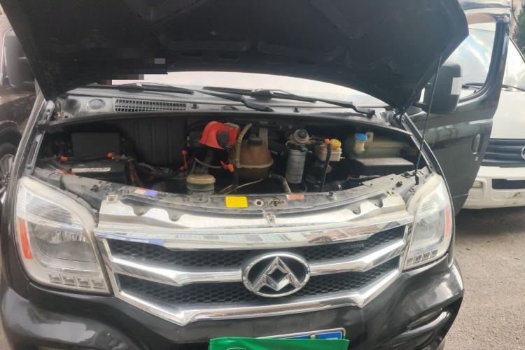 Used SAIC MAXUS Xintu V80 2015 2.5T Manual Aoyuntong Version Short Wheelbase Low Roof Engine Bay