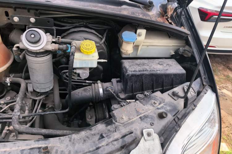 Used SAIC MAXUS Xintu V80  Engine Bay Left