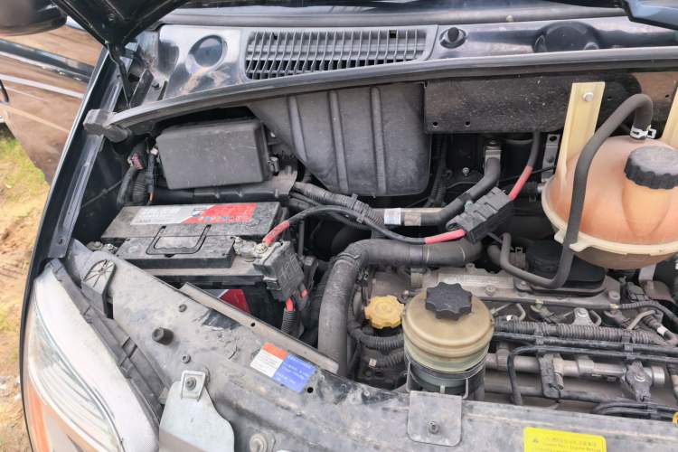 Used SAIC MAXUS Xintu V80  Engine Bay Right