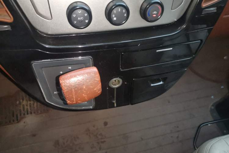Used SAIC MAXUS Xintu V80  Gear Lever