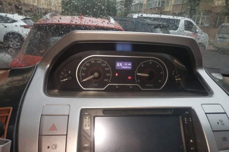 Used SAIC MAXUS Xintu V80  Instrument Cluster