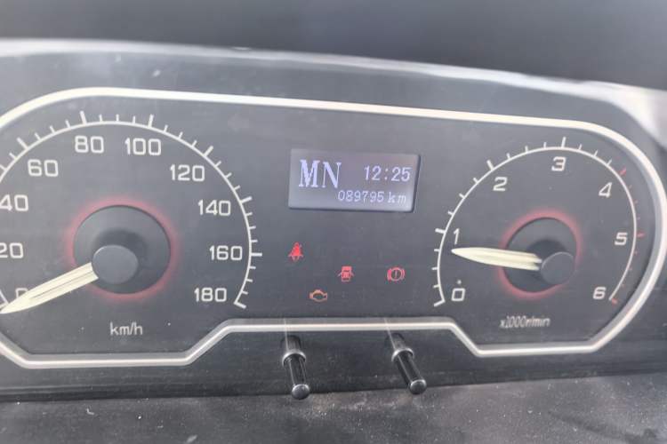 Used SAIC MAXUS Xintu V80  Odometer Close Up