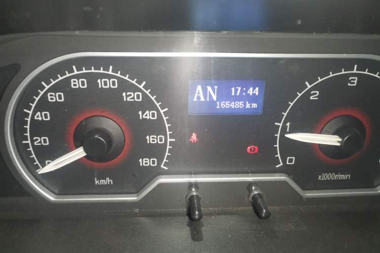 Used SAIC MAXUS Xintu V80  Odometer Close Up