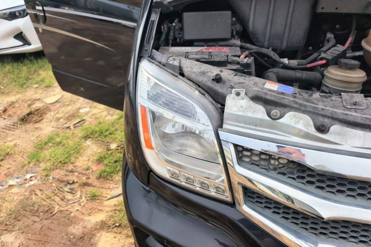 Used SAIC MAXUS Xintu V80  Right Front Headlight