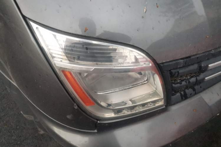 Used SAIC MAXUS Xintu V80  Right Front Headlight