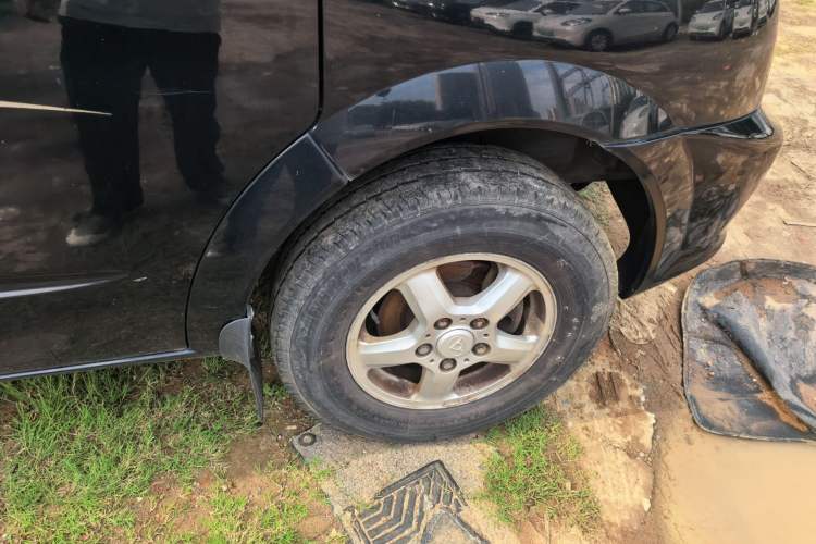 Used SAIC MAXUS Xintu V80  Right Front Wheel Hub